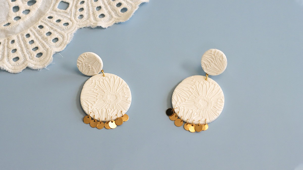 Boucles d'oreilles pâte Fimo avec plaque de texture Moïko Boucles d'oreilles pâte Fimo avec plaque de texture Moïko