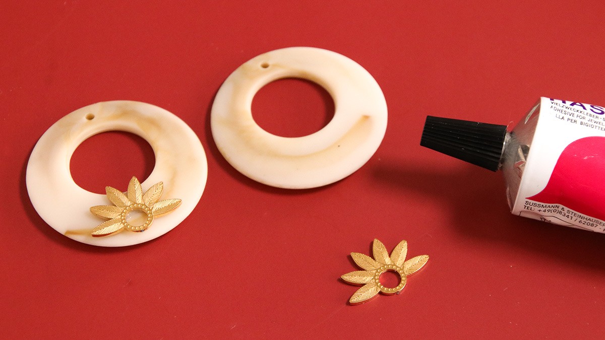 Orecchini cabochon in resina e pietre preziose : Tappa 3