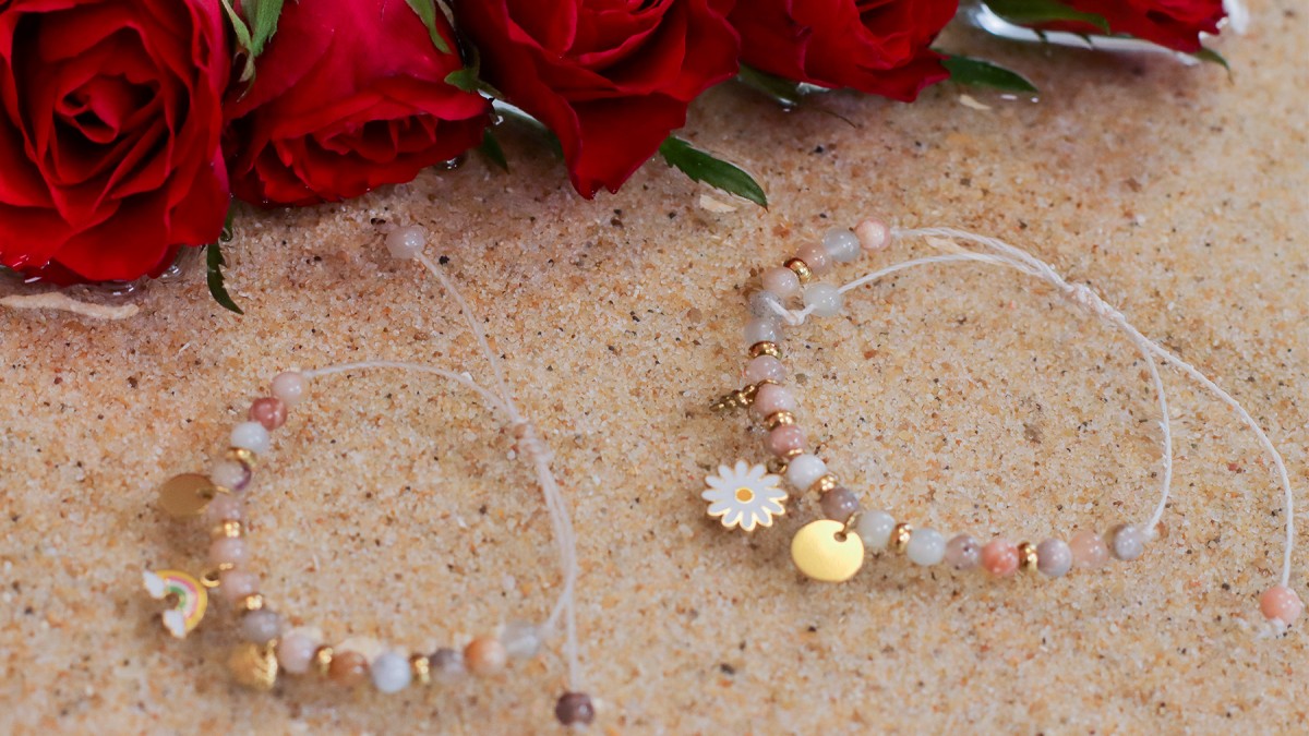 Schema Festa della mamma fai da te: braccialetto madre-figlia in acciaio inossidabile e pietre preziose