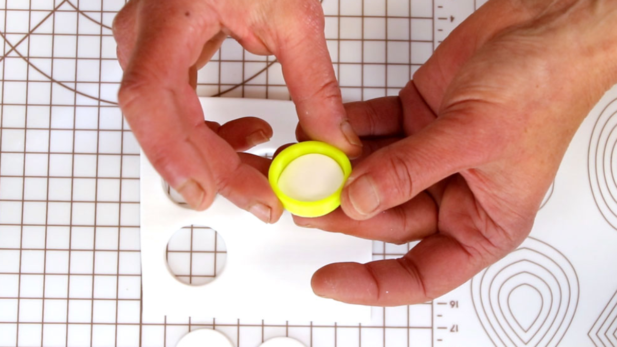 Orecchini in polimero e resina con fiori di ortensia essiccati : Tappa 2 Orecchini in polimero e resina con fiori di ortensia essiccati : Tappa 2