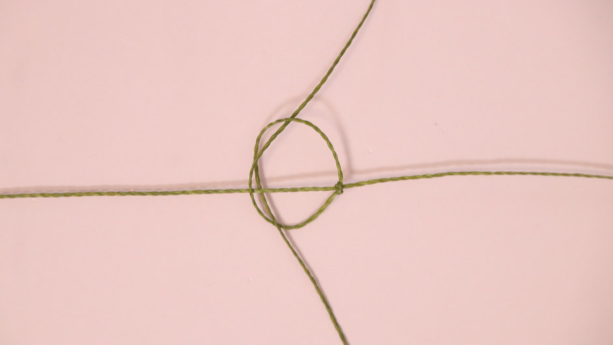 DIY Piccolo braccialetto in micro macramé color cachi con perline dorate : Tappa 2