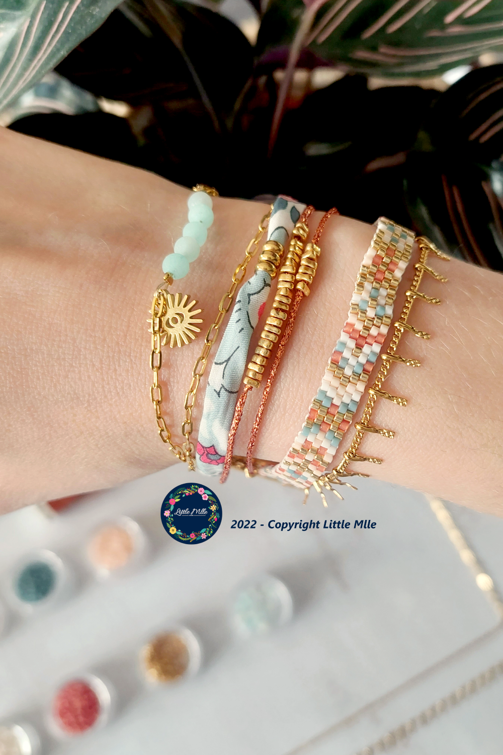 Schema Bracciale a più file con chiusura intercambiabile Hiilos di Little Miss