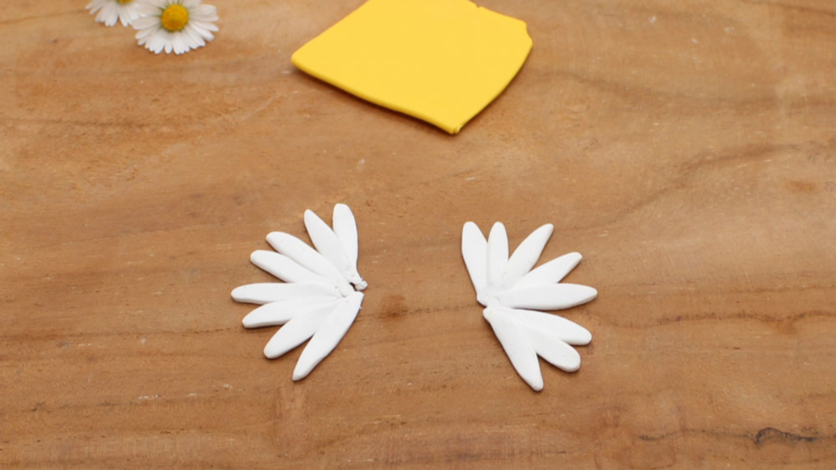 Orecchini fiori di margherita in argilla Fimo : Tappa 3 Orecchini fiori di margherita in argilla Fimo : Tappa 3