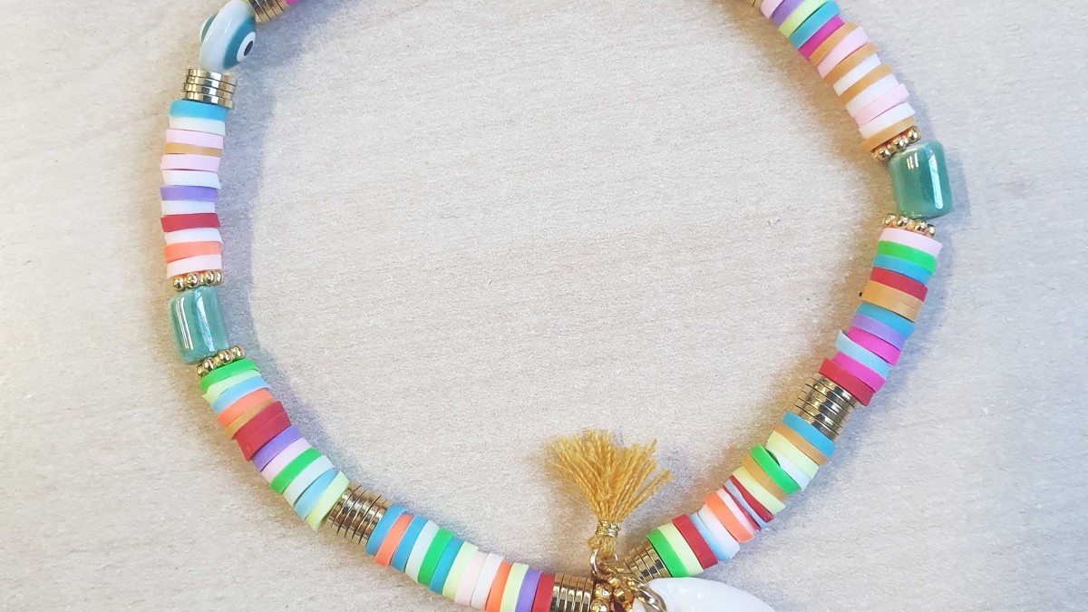 Cavigliera da donna con perline heishi e conchiglie di cowrie : Tappa 3