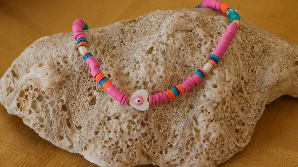 Schema Collana da donna con perline heishi e occhiello