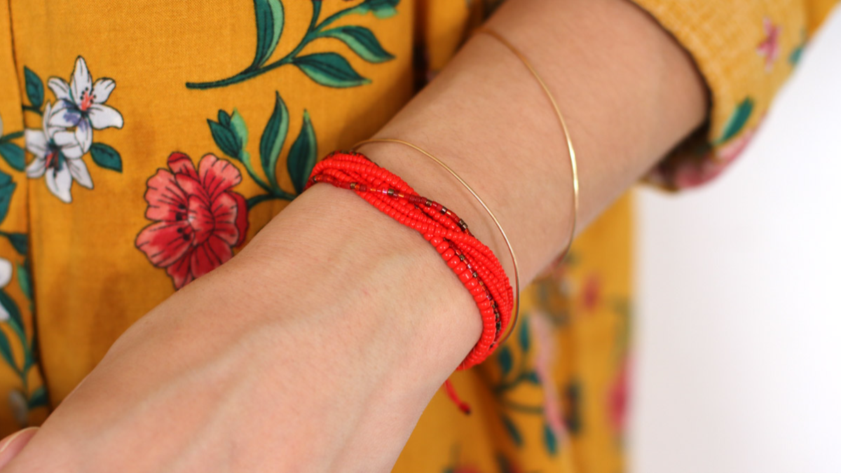 Schema Bracciale a più fili con perle di semi rosse Schema Bracciale a più fili con perle di semi rosse