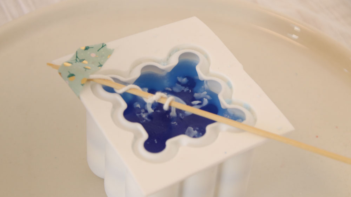 Candele a bolla fai da te profumate con lanvande e fiori secchi : Tappa 5