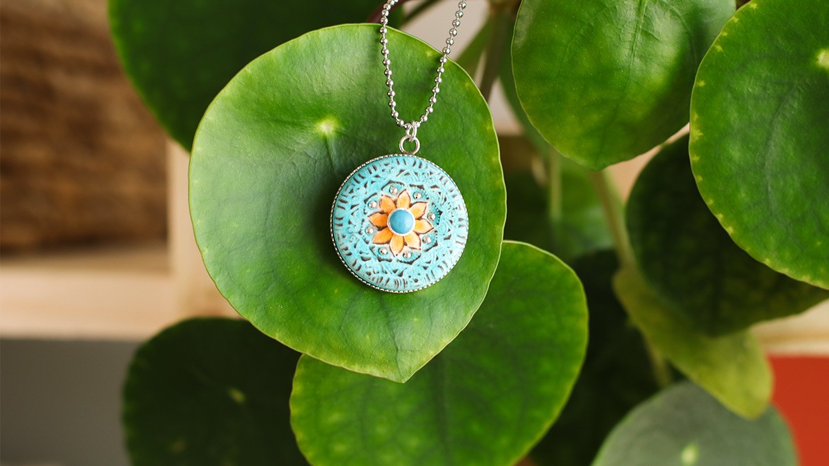 Schema Ciondolo mandala polimerico con montatura in argento Schema Ciondolo mandala polimerico con montatura in argento