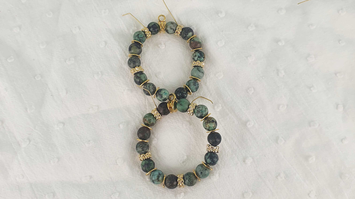 Originali orecchini a doppio cerchio con pietre preziose : Tappa 4