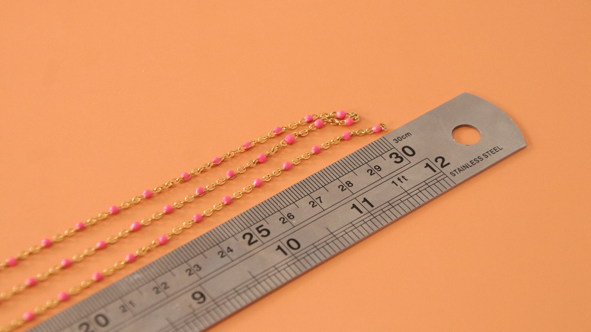 Gioiello 3 in 1 con catena in acciaio inossidabile, perline in resina fucsia e ciondolo con astrosegno : Tappa 2