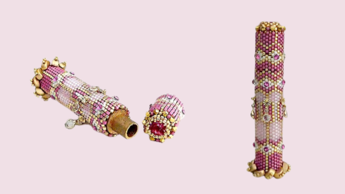 Astuccio per aghi Dora fai da te di Puca con supporto in legno e perline di vetro kos Astuccio per aghi Dora fai da te di Puca con supporto in legno e perline di vetro kos