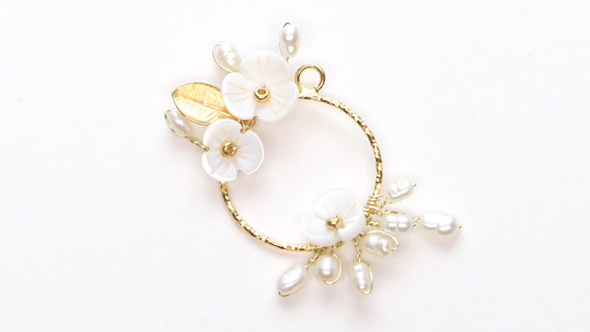 Orecchini da sposa con fiore di madreperla : Tappa 5