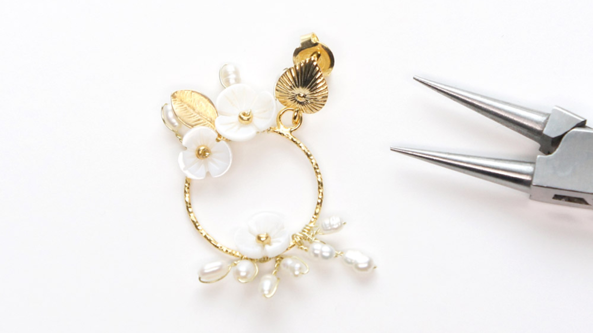 Orecchini da sposa con fiore di madreperla : Tappa 6
