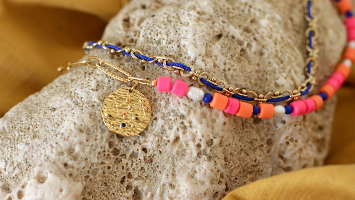 Schema Collana a più fili con scialle grande, perle Heihi, perle d'acqua dolce e ciondolo dello zodiaco della Bilancia.