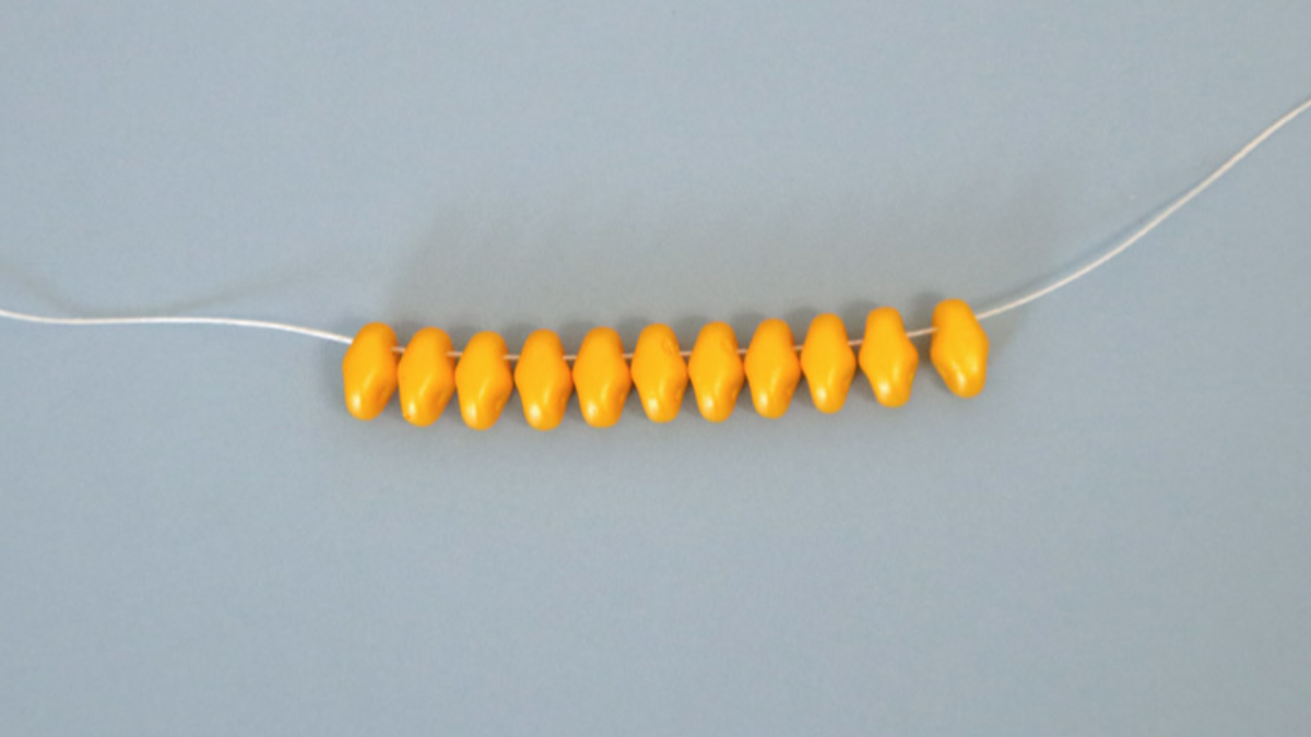 Orecchini a forma di girasole con perline SuperDuo : Tappa 1 Orecchini a forma di girasole con perline SuperDuo : Tappa 1