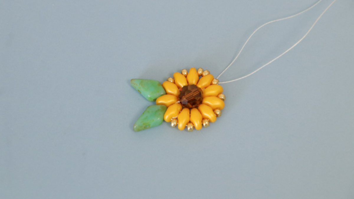 Orecchini a goccia in legno a forma di girasole con ganci placcati in oro - Italia