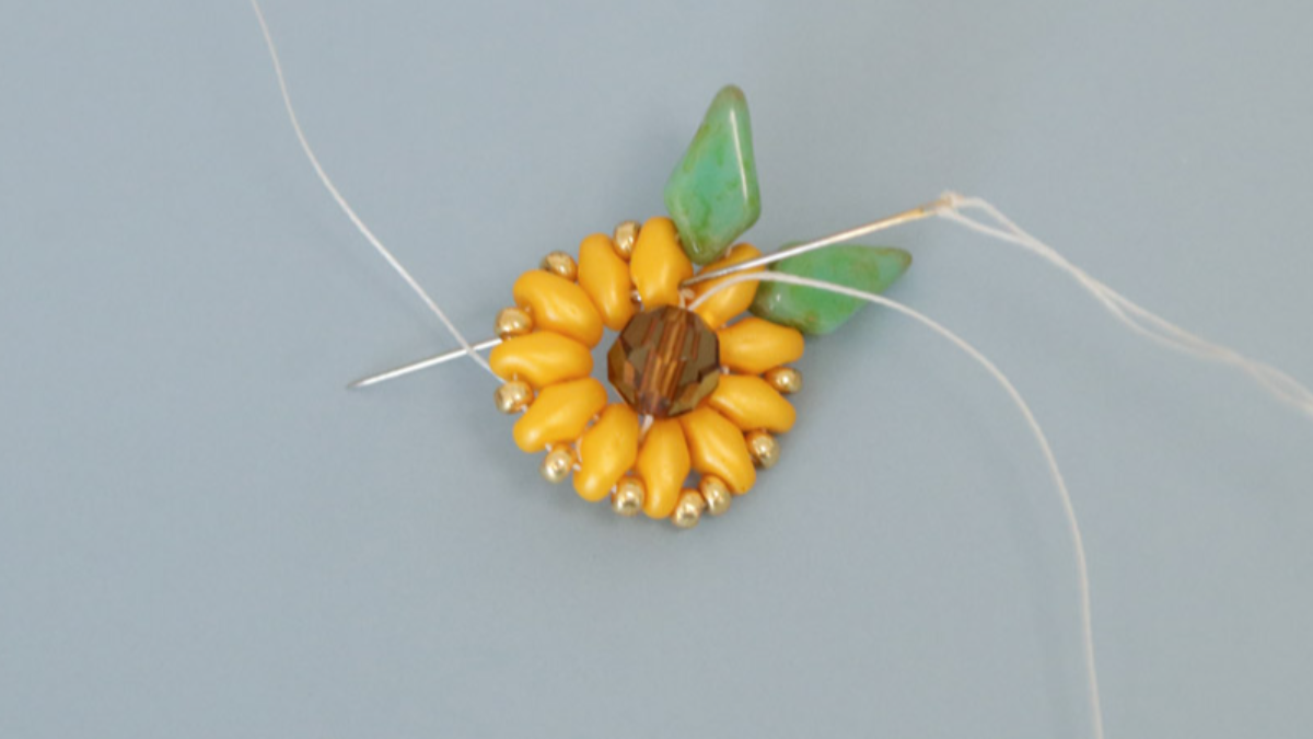 Orecchini a forma di girasole con perline SuperDuo : Tappa 12 Orecchini a forma di girasole con perline SuperDuo : Tappa 12