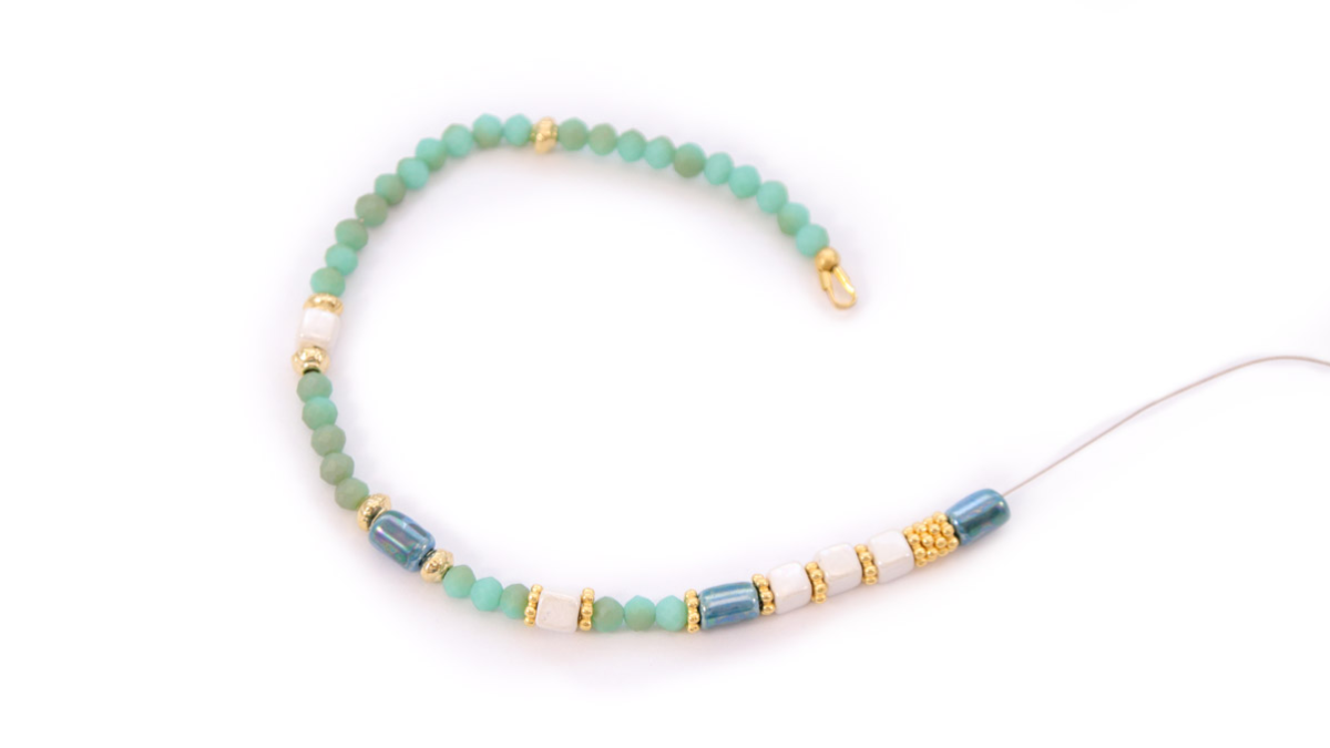Collana di perle tubolari in ceramica turchese : Tappa 3