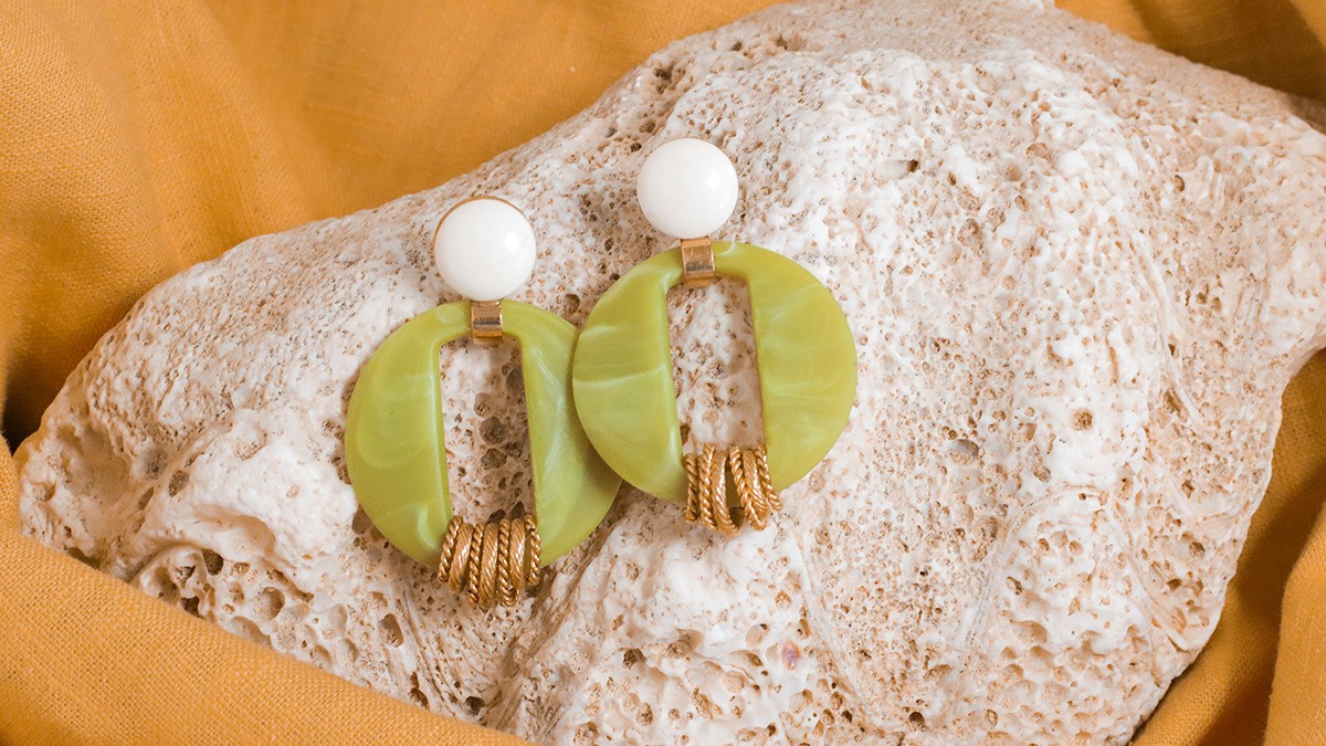 Orecchini e anelli di resina fai da te Orecchini e anelli di resina fai da te