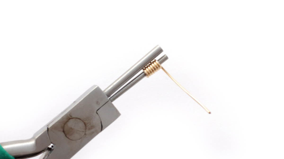 Create il vostro anello con filo d'oro e pietre preziose : Tappa 2