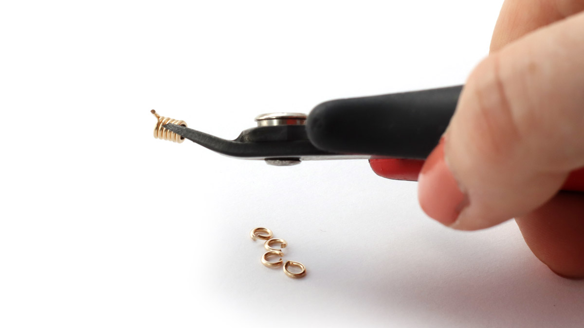 Create il vostro anello con filo d'oro e pietre preziose : Tappa 3