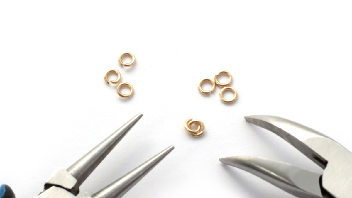 Create il vostro anello con filo d'oro e pietre preziose : Tappa 4