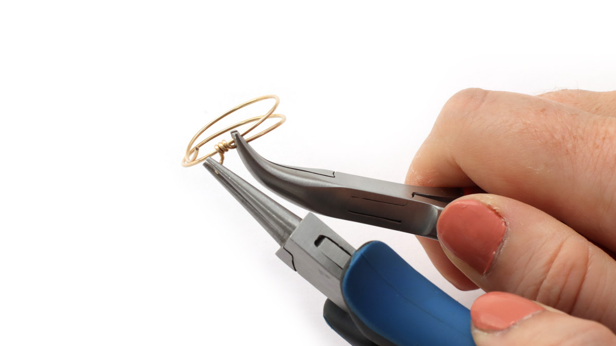 Create il vostro anello con filo d'oro e pietre preziose : Tappa 5