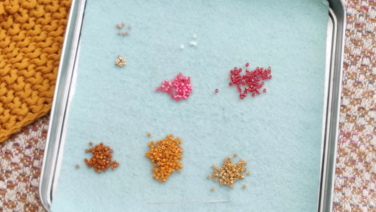 Fai da te: spille per raccoglitori di perline miyuki a punto brick : Tappa 1 Fai da te: spille per raccoglitori di perline miyuki a punto brick : Tappa 1