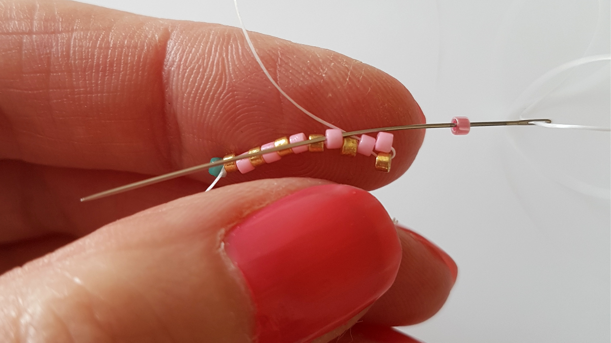 Schema Delica Miyuki peyote perla trama ghiaccio : Tappa 4 Schema Delica Miyuki peyote perla trama ghiaccio : Tappa 4