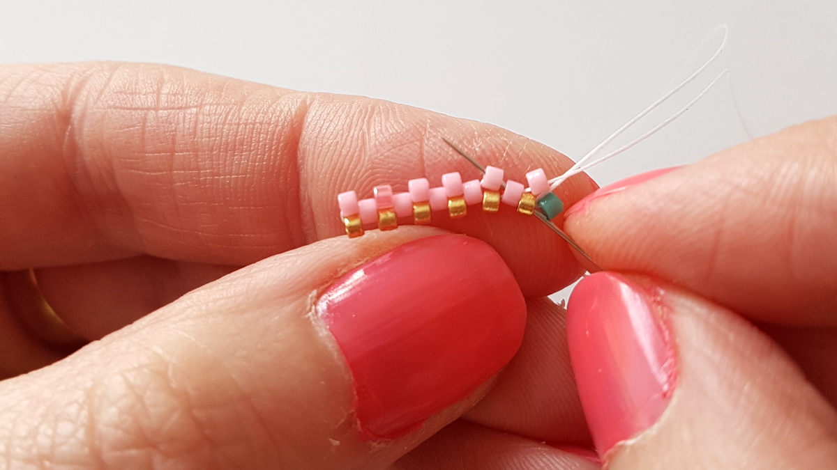 Schema Delica Miyuki peyote perla trama ghiaccio : Tappa 5 Schema Delica Miyuki peyote perla trama ghiaccio : Tappa 5