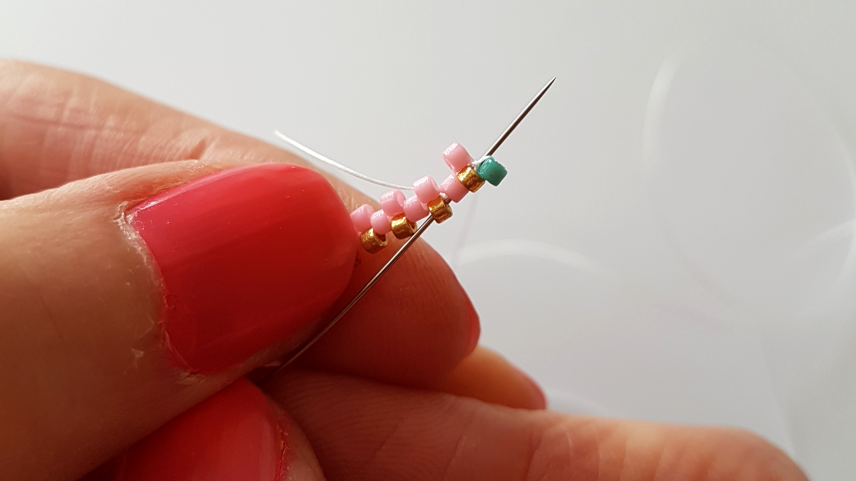 Schema Delica Miyuki peyote perla trama ghiaccio : Tappa 6 Schema Delica Miyuki peyote perla trama ghiaccio : Tappa 6