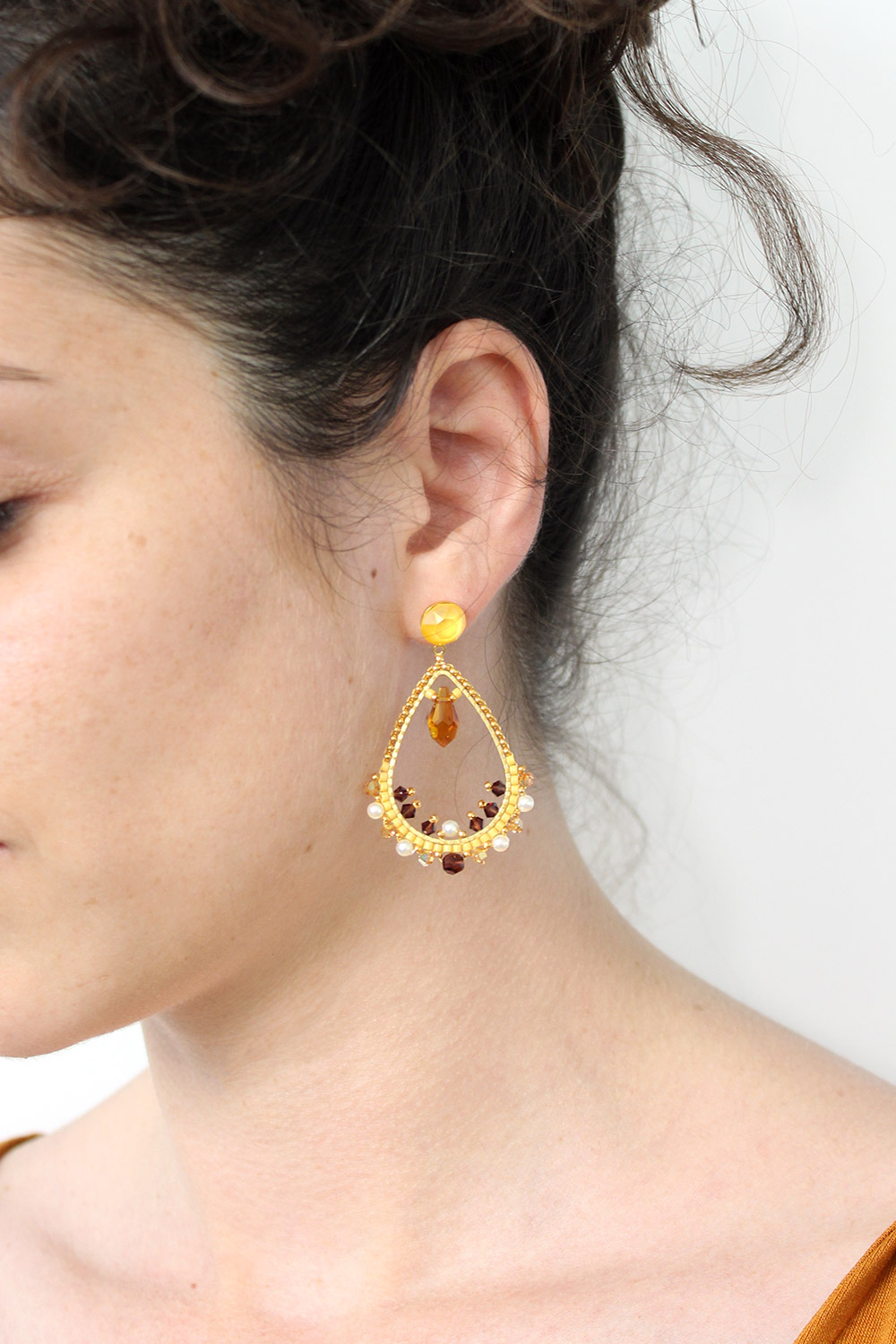 Schema Orecchini a goccia Brick Stitch con cristalli e perline Miyuki