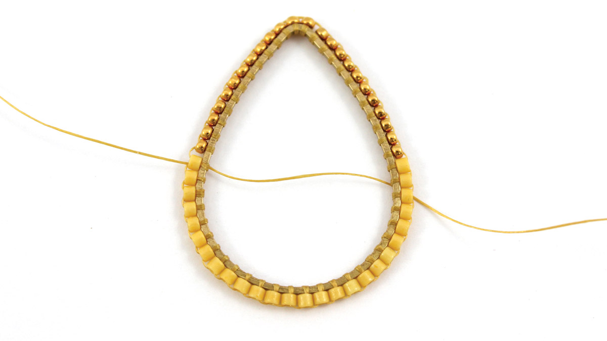 Orecchini a goccia Brick Stitch con cristalli e perline Miyuki : Tappa 4