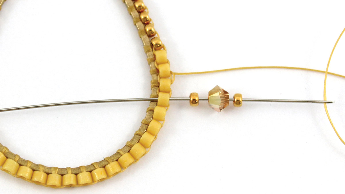 Orecchini a goccia Brick Stitch con cristalli e perline Miyuki : Tappa 5