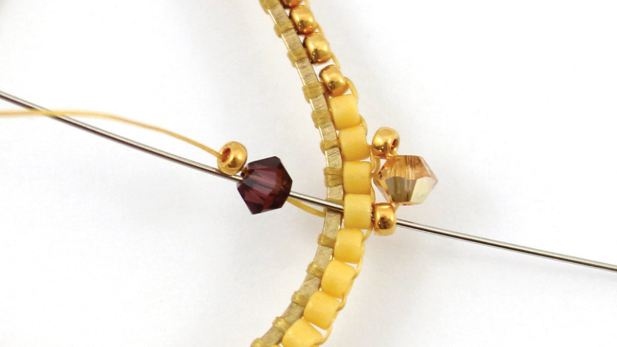 Orecchini a goccia Brick Stitch con cristalli e perline Miyuki : Tappa 6