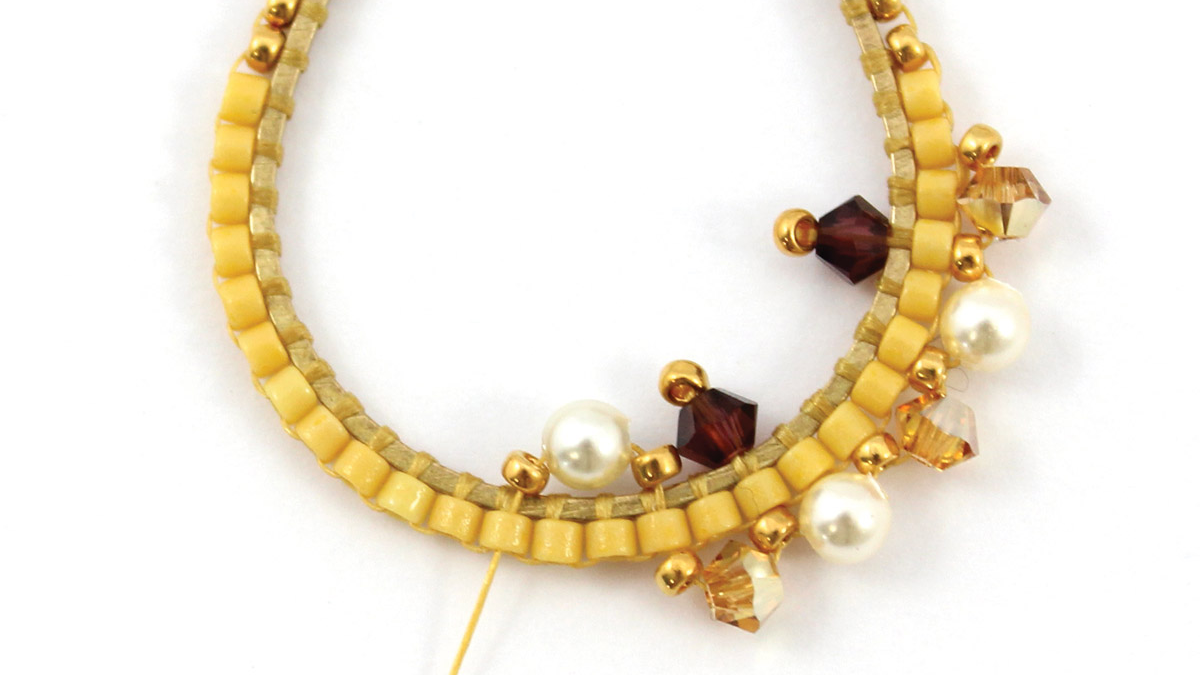 Orecchini a goccia Brick Stitch con cristalli e perline Miyuki : Tappa 7