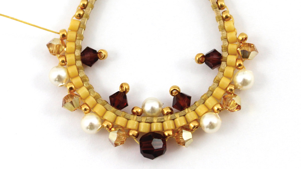 Orecchini a goccia Brick Stitch con cristalli e perline Miyuki : Tappa 9