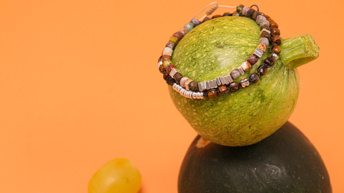 Braccialetti di coppia con perline heishi, pietre preziose e cordino di chiusura Braccialetti di coppia con perline heishi, pietre preziose e cordino di chiusura