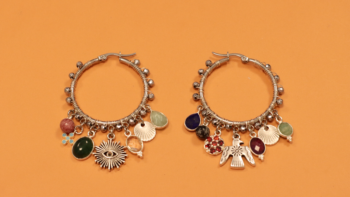 Orecchini a cerchio in filo d'argento e ciondoli con pietre preziose : Tappa 8