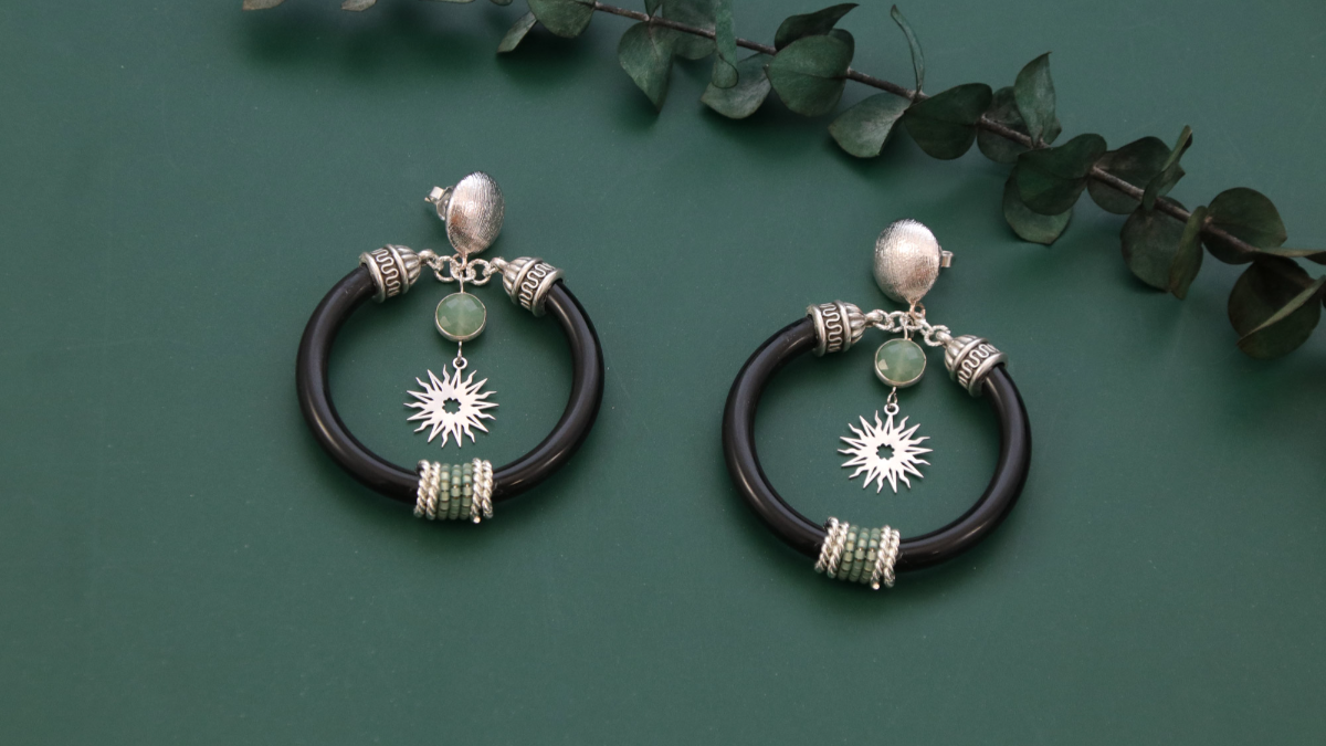 Orecchini a perno a forma di giglio in argento sterling 925