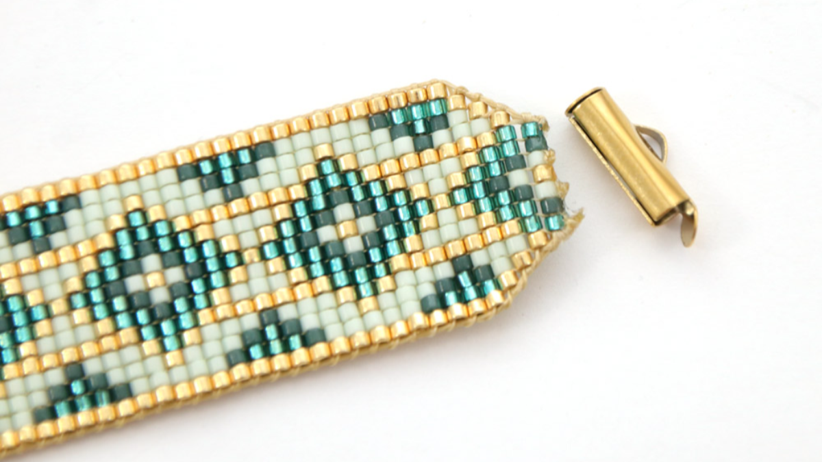 Bracciale a telaio Miyuki delica con perline a forma di diamante : Tappa 2 Bracciale a telaio Miyuki delica con perline a forma di diamante : Tappa 2