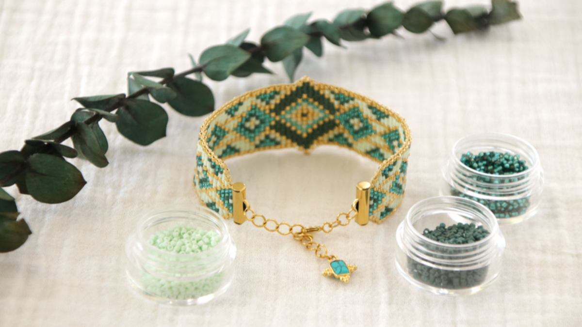 Bracciale a telaio Miyuki delica con perline a forma di diamante : Tappa 3 Bracciale a telaio Miyuki delica con perline a forma di diamante : Tappa 3