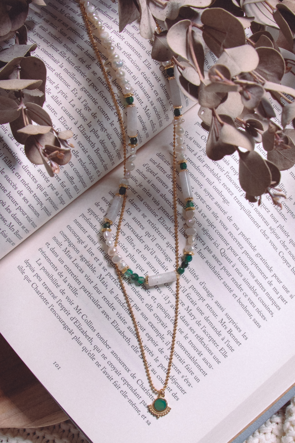 Collana a tubo d'oro con pietra di luna e perle d'acqua dolce