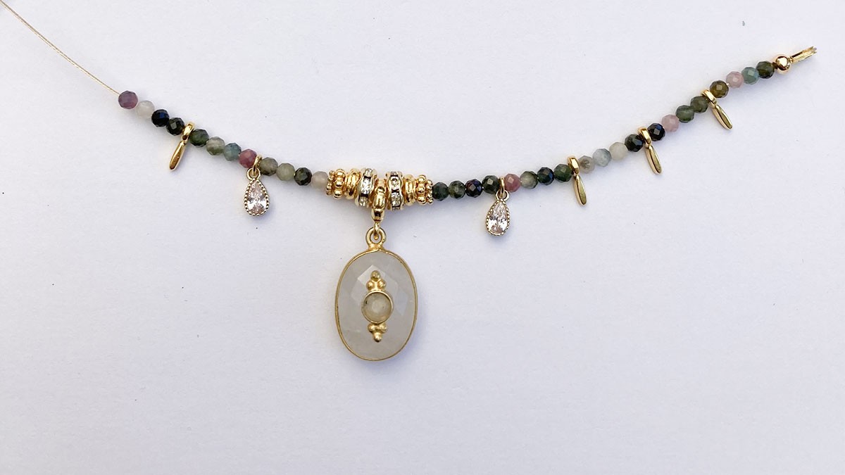 Fai da te: bracciale di gemme tormaline : Tappa 7 Fai da te: bracciale di gemme tormaline : Tappa 7