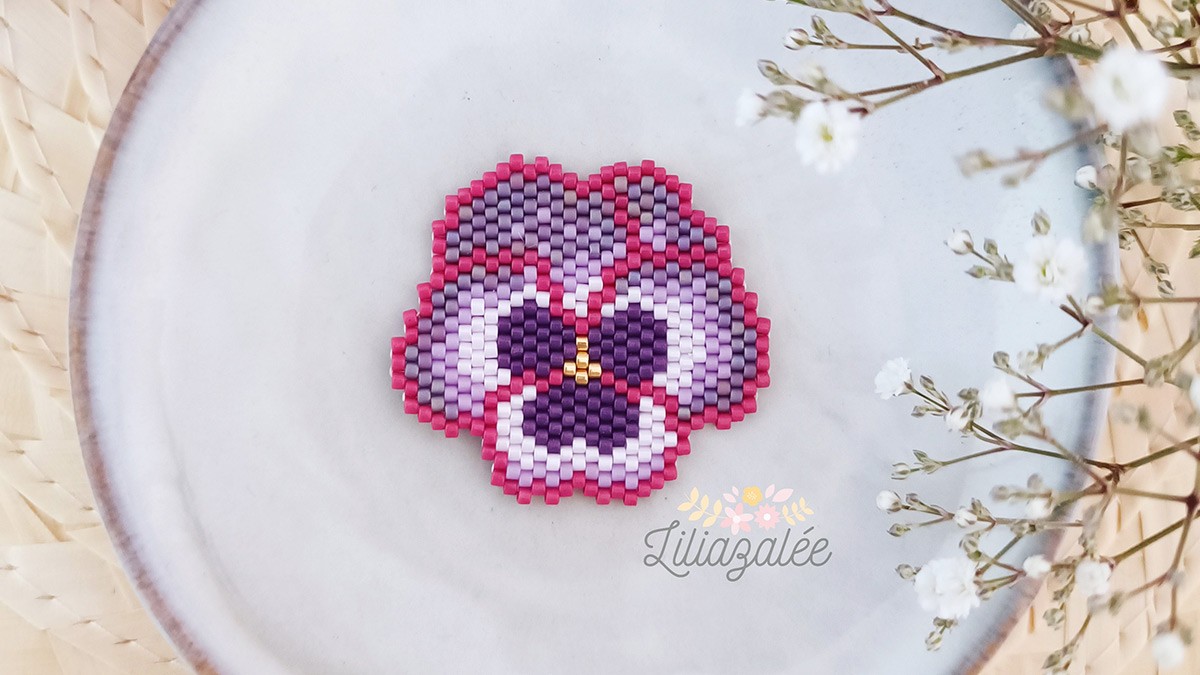 Tessitura fai da te di fiori di viola del pensiero con perline Miyuki tecnica brickstitch : Tappa 2 Tessitura fai da te di fiori di viola del pensiero con perline Miyuki tecnica brickstitch : Tappa 2