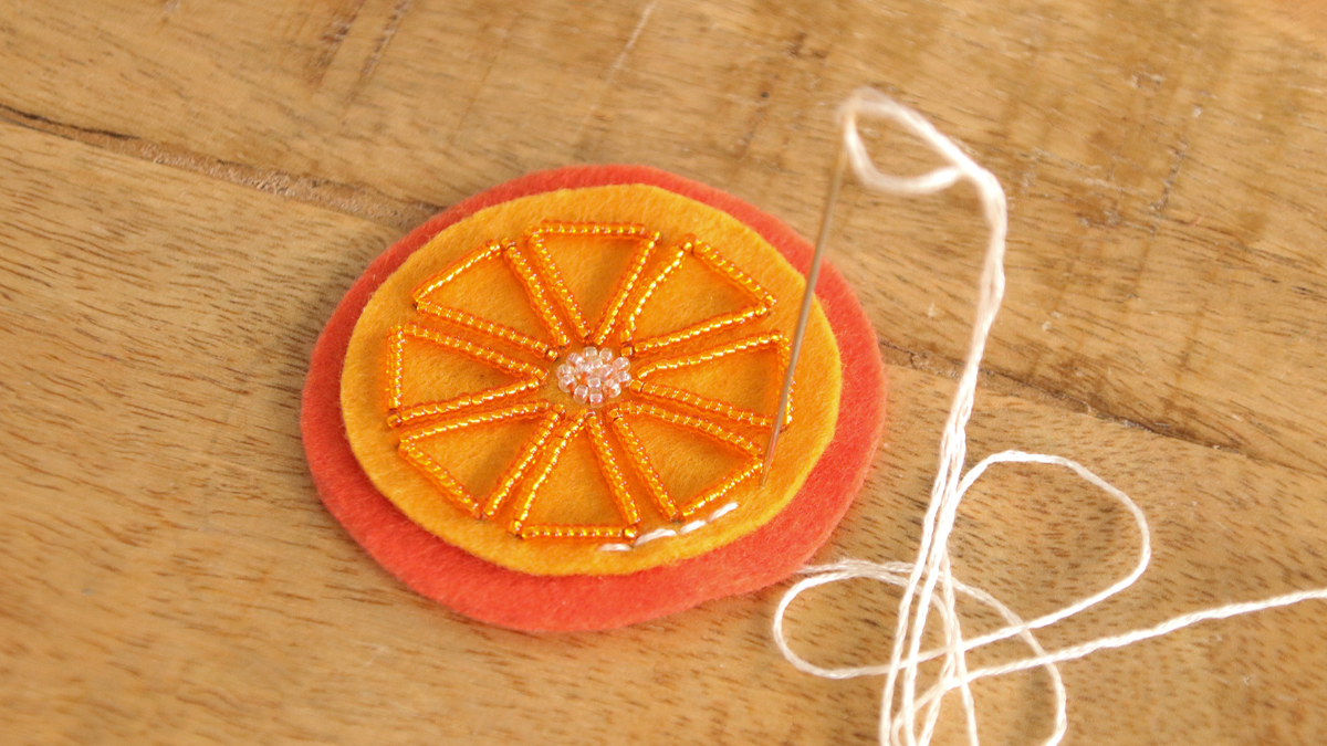 Modello di decorazione dell'albero di Natale in feltro Profumi di Natale : Tappa 4 Modello di decorazione dell'albero di Natale in feltro Profumi di Natale : Tappa 4