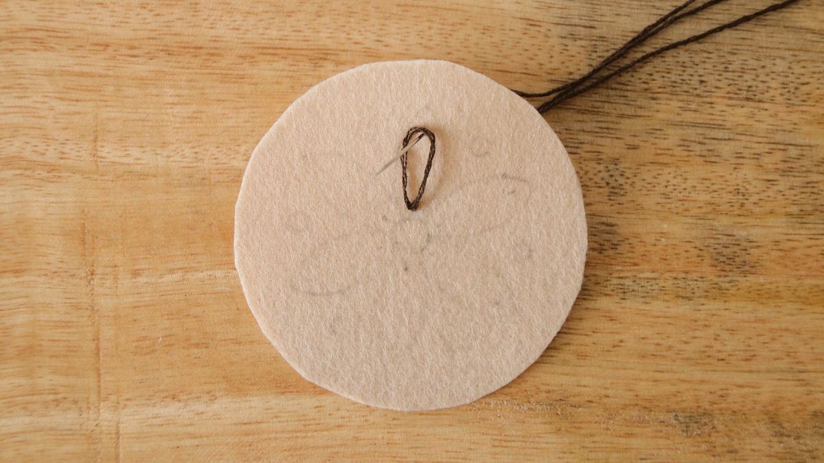 Modello di decorazione dell'albero di Natale in feltro Profumi di Natale : Tappa 8 Modello di decorazione dell'albero di Natale in feltro Profumi di Natale : Tappa 8