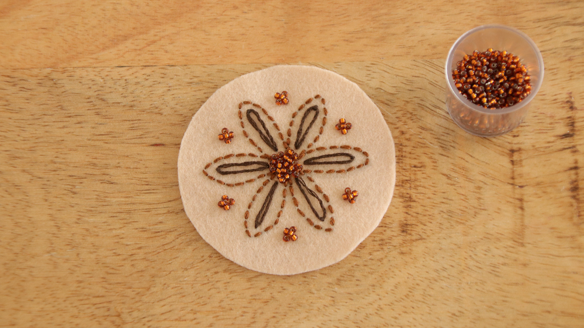 Modello di decorazione dell'albero di Natale in feltro Profumi di Natale : Tappa 10 Modello di decorazione dell'albero di Natale in feltro Profumi di Natale : Tappa 10