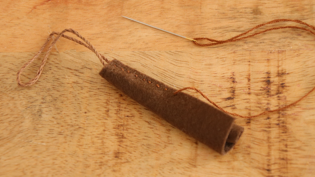 Modello di decorazione dell'albero di Natale in feltro Profumi di Natale : Tappa 12 Modello di decorazione dell'albero di Natale in feltro Profumi di Natale : Tappa 12