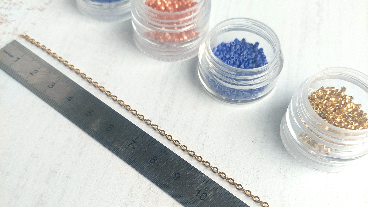 Bracciale fai da te con intreccio di peyote e cristalli puri : Tappa 4 Bracciale fai da te con intreccio di peyote e cristalli puri : Tappa 4